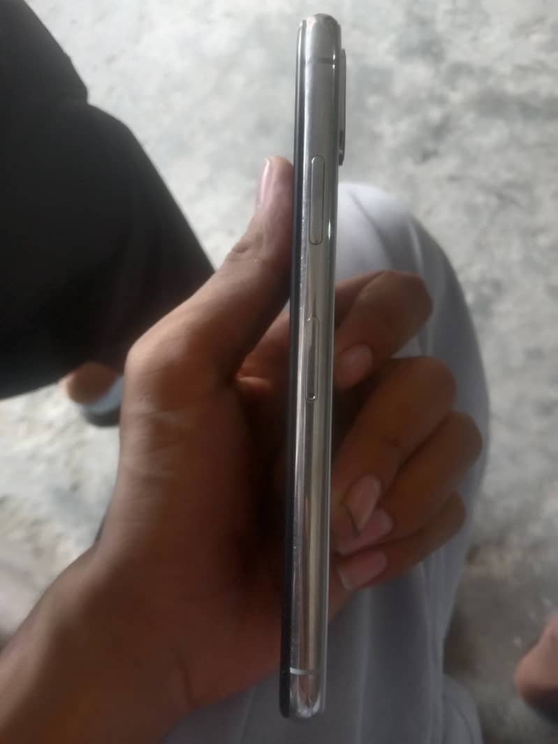 Apple iPhone X 5
