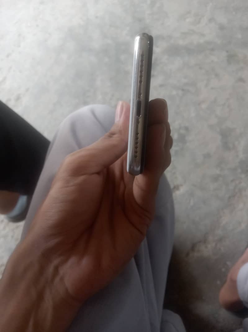 Apple iPhone X 6