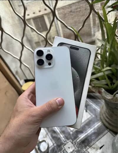 iPhone 15 Pro Max Factory Unlocked