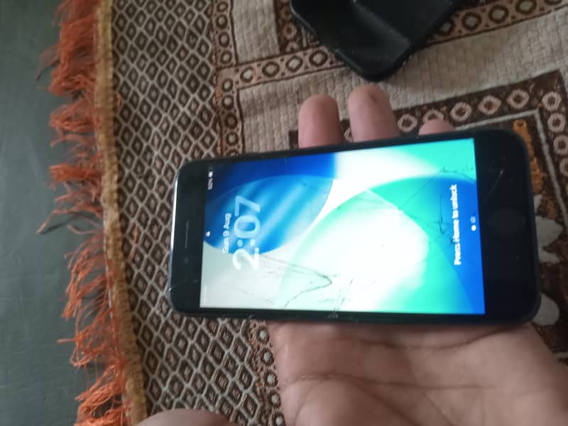 Apple iPhone SE 6