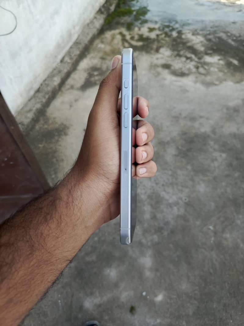 Apple iPhone 15 Pro Max 1