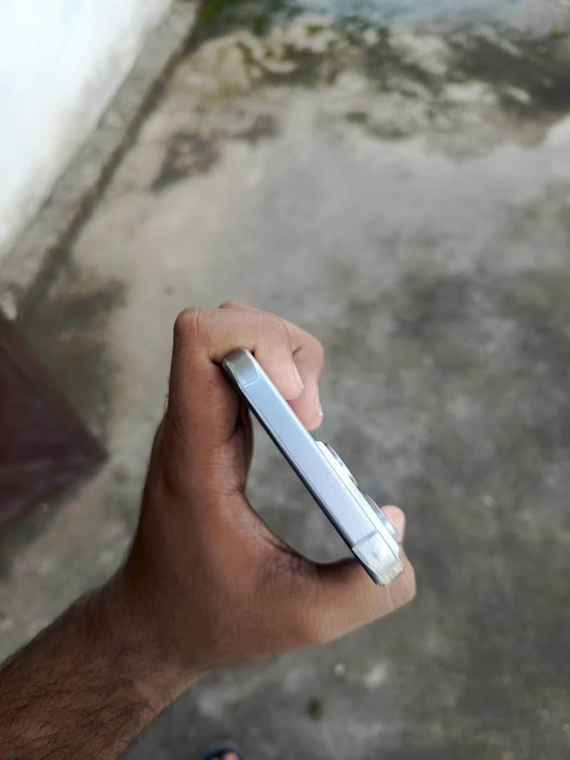 Apple iPhone 15 Pro Max 3