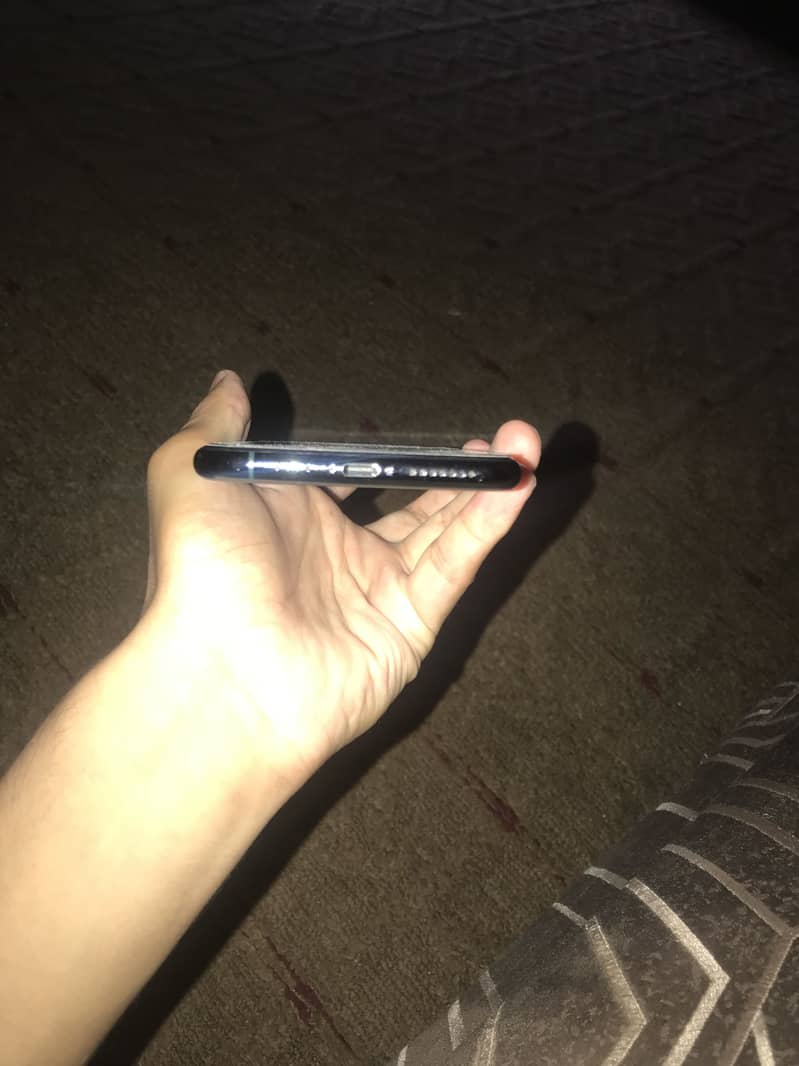 Apple iPhone 11 Pro Max 1