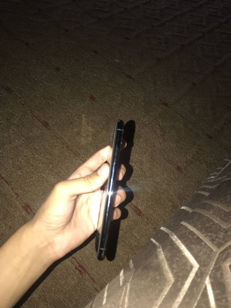 Apple iPhone 11 Pro Max 2