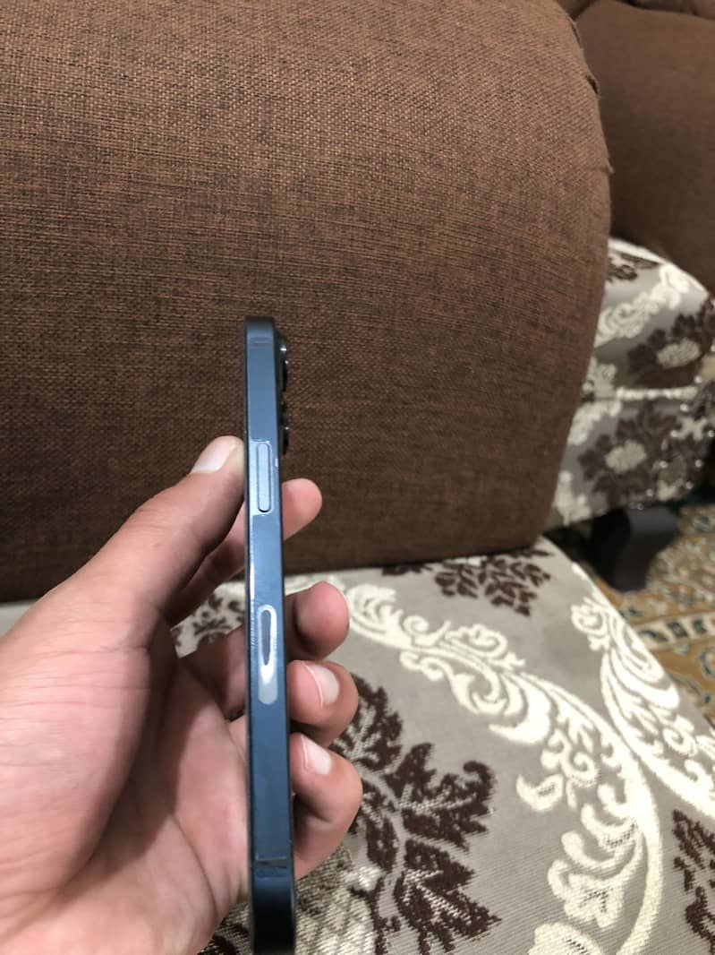 Apple iPhone 13 2