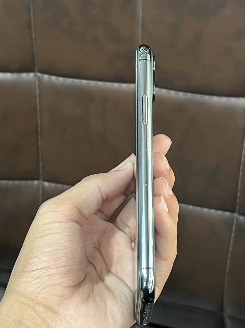 Apple iPhone 11 Pro 2