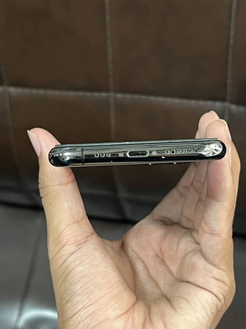 Apple iPhone 11 Pro 4
