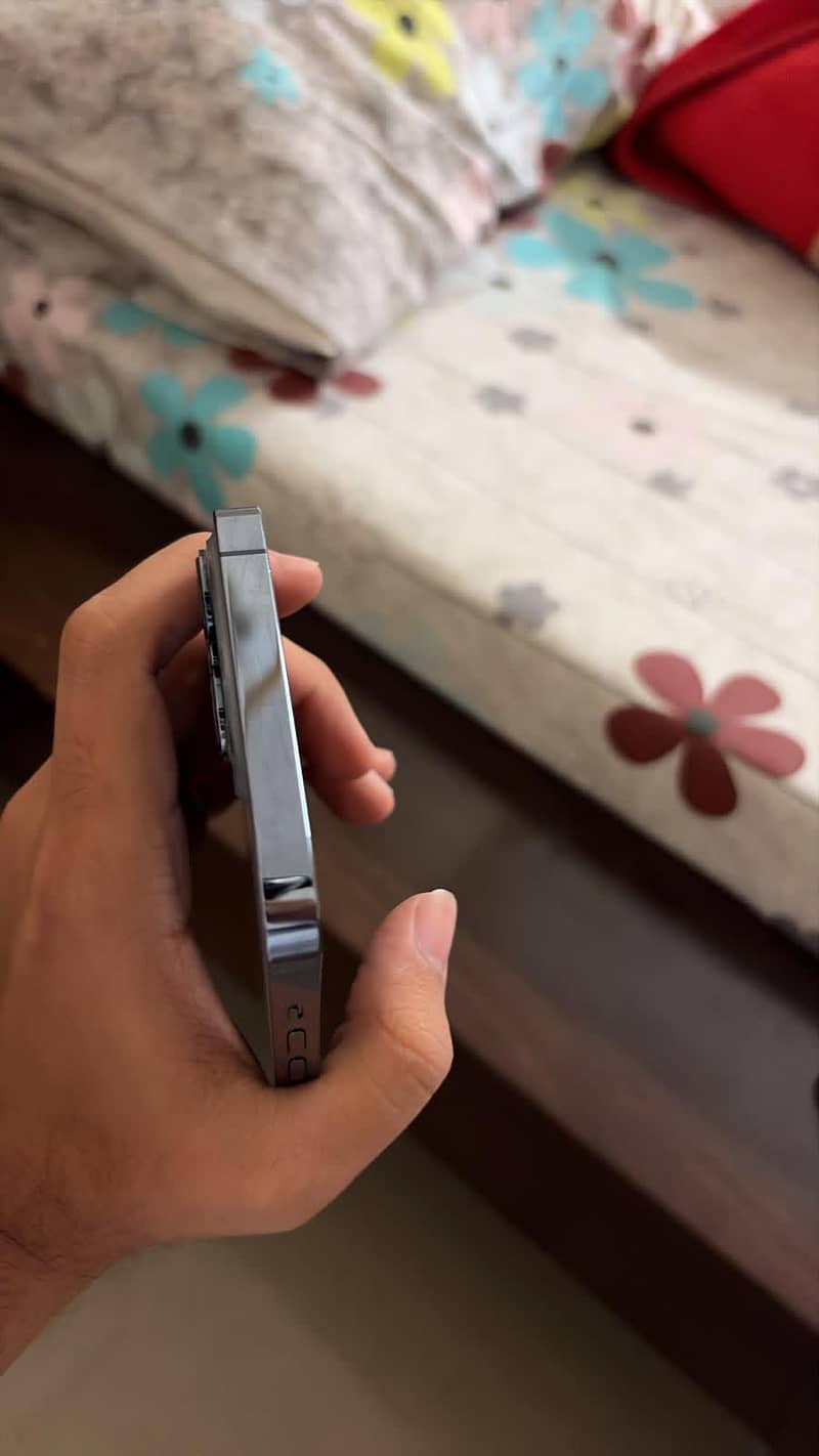 iPhone 13 Pro Max With Box 4
