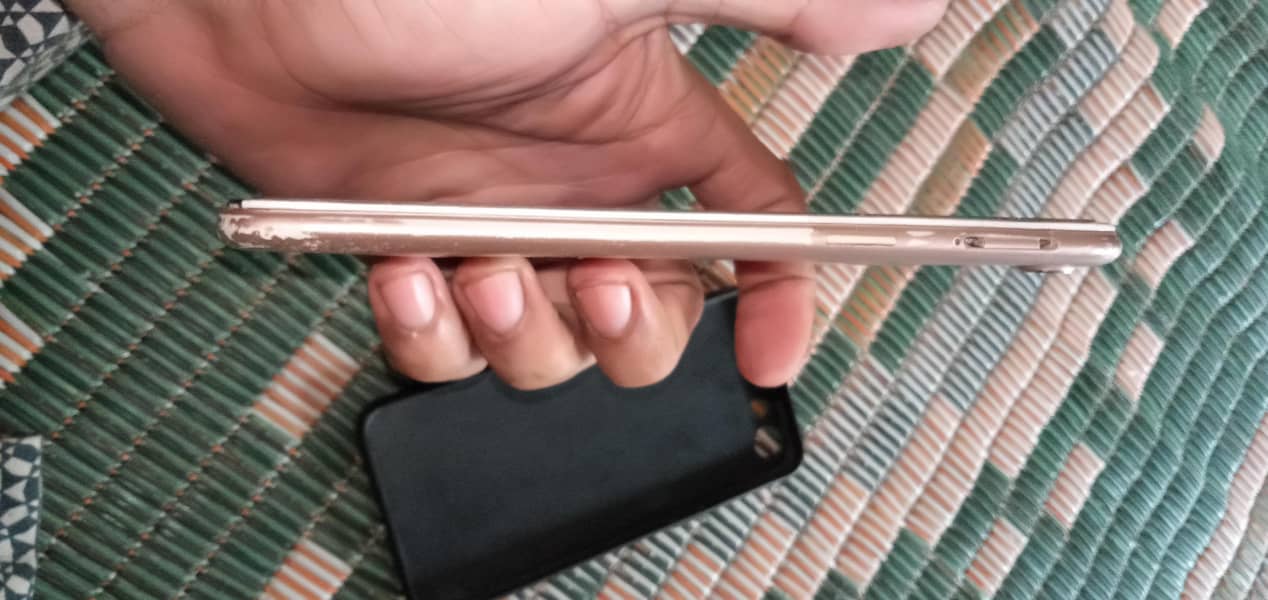 OPPO A83 0