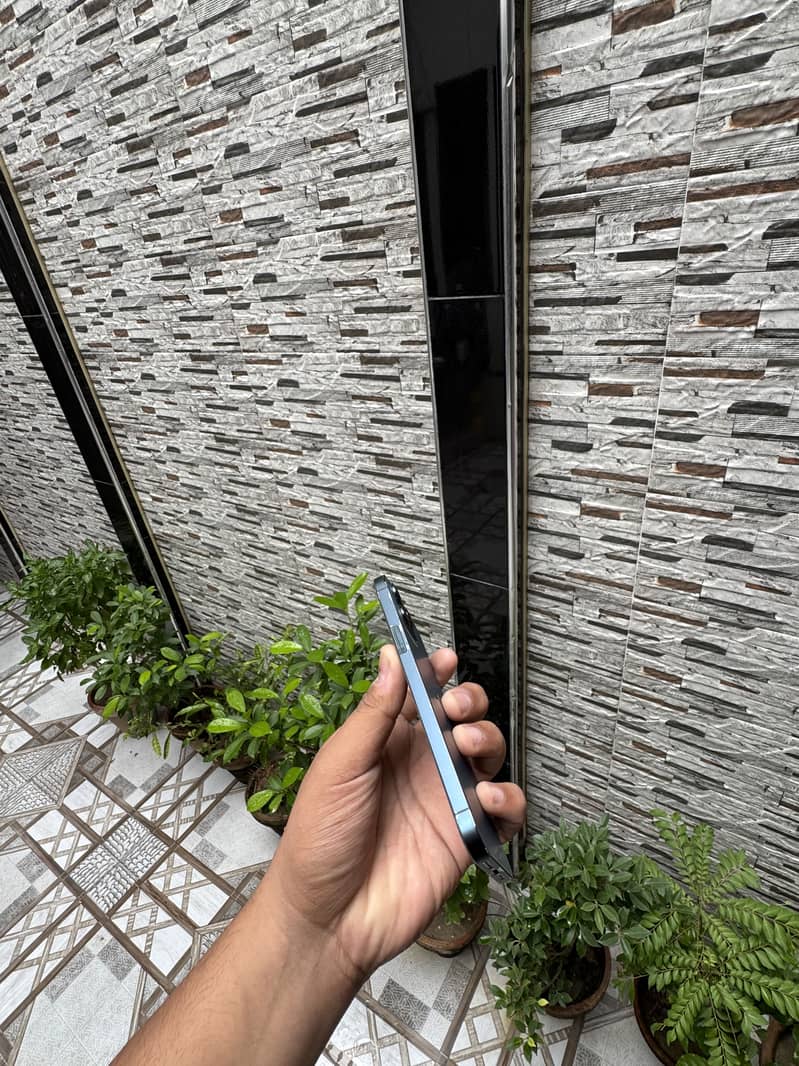 Apple iPhone 12 Pro Max 4