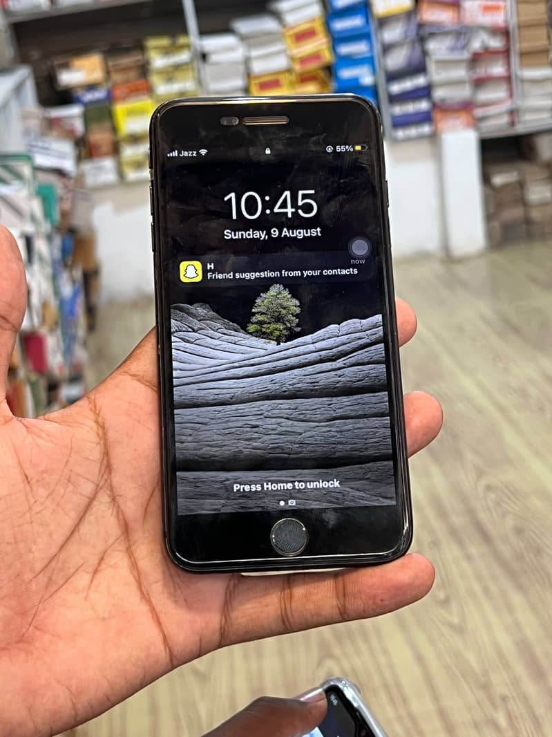 Apple iPhone 7 Plus 5