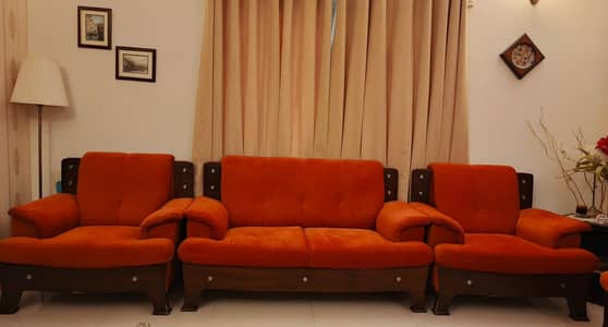 7 Seater Sofa Set – Elegant Wooden Frame – Excellent Condition
