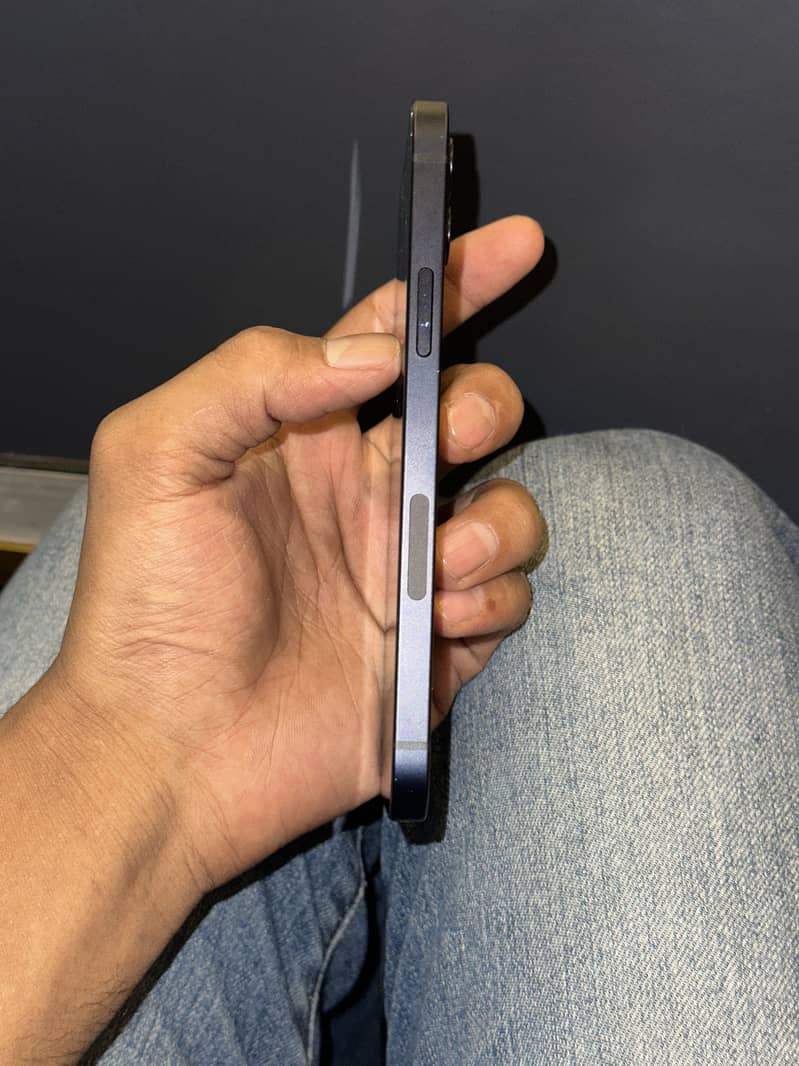 Apple iPhone 12 3