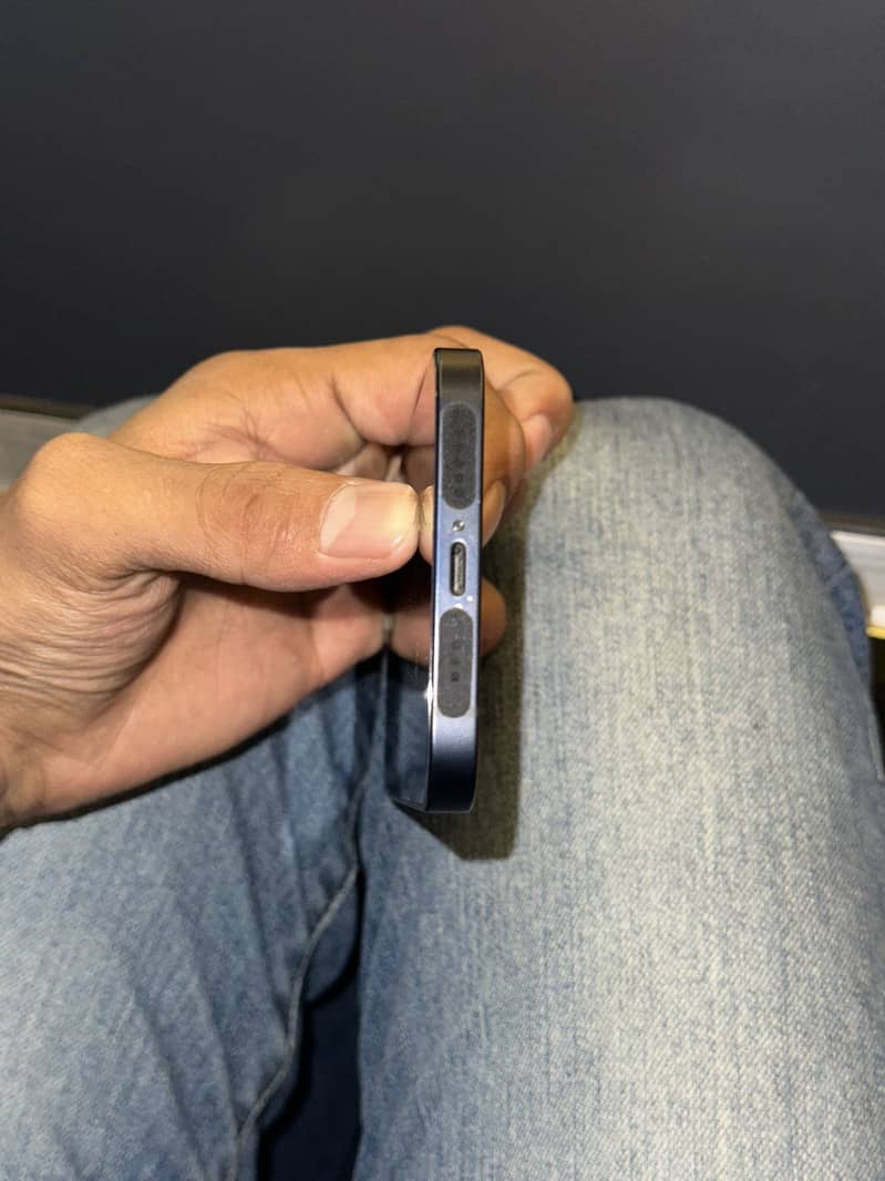 Apple iPhone 12 4