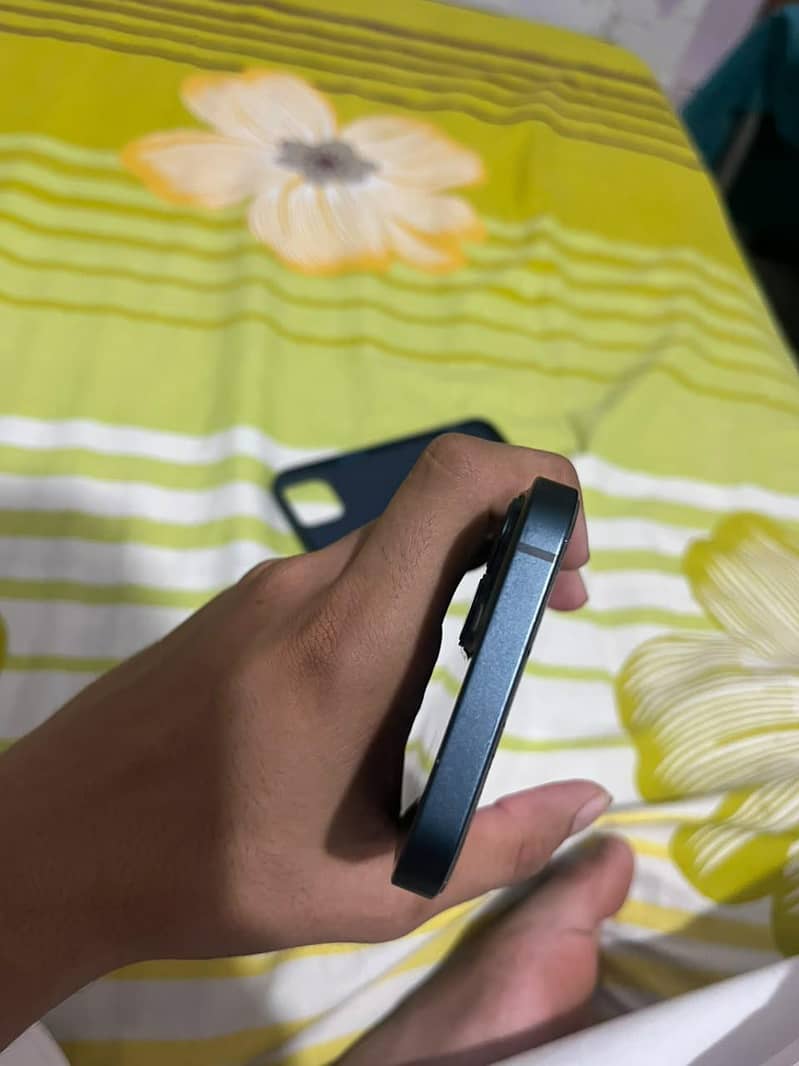 Apple iPhone 13 2