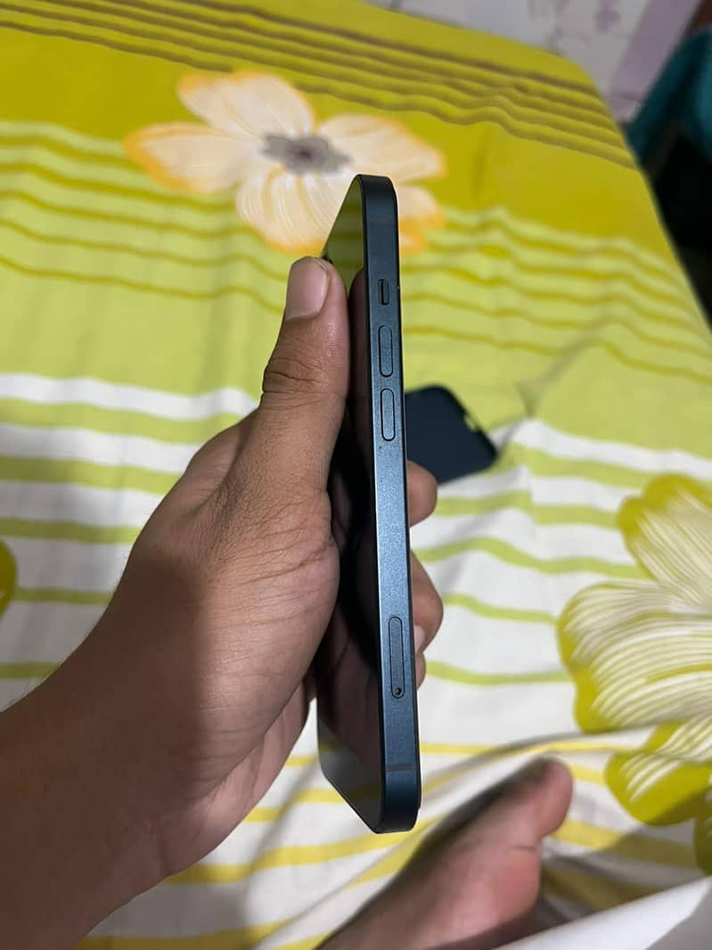 Apple iPhone 13 4