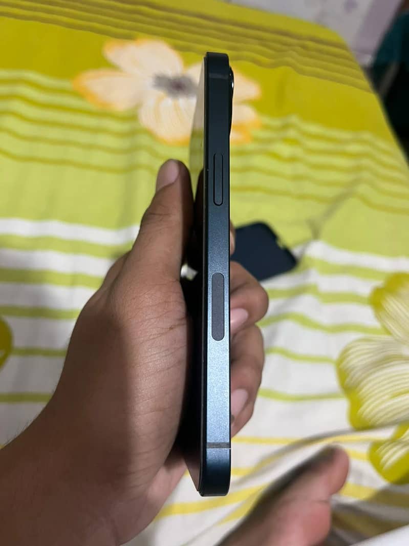 Apple iPhone 13 5