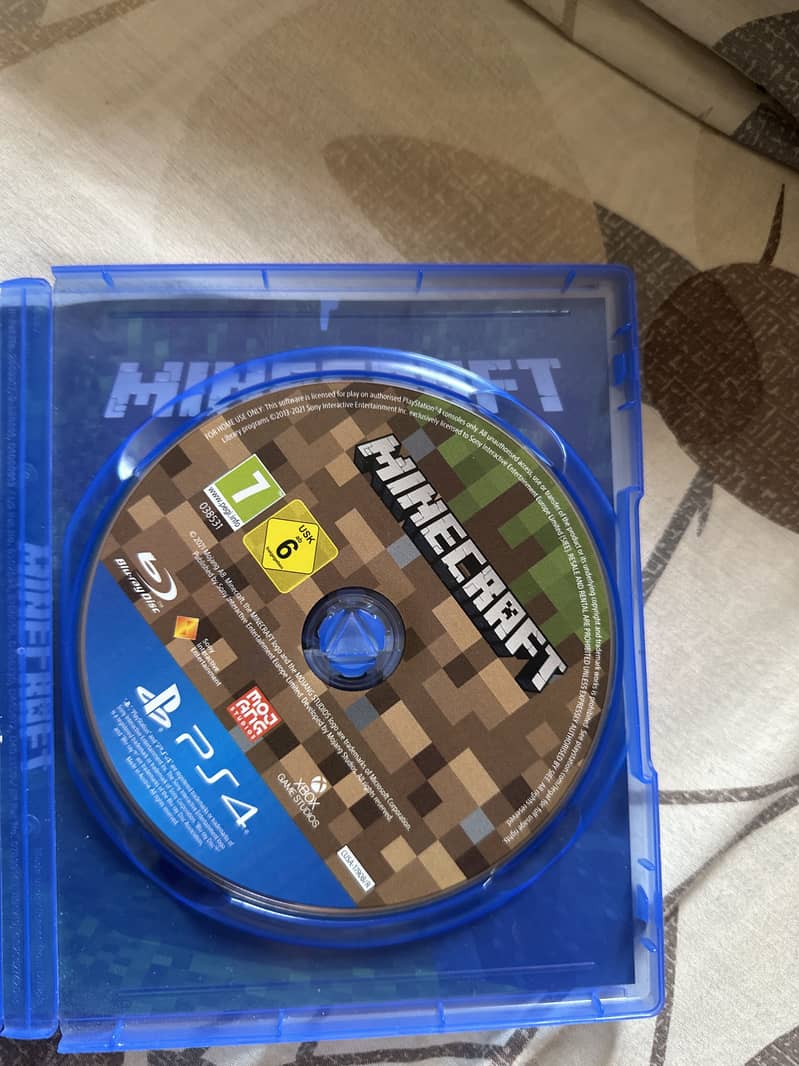 MINECRAFT PS4 used 1