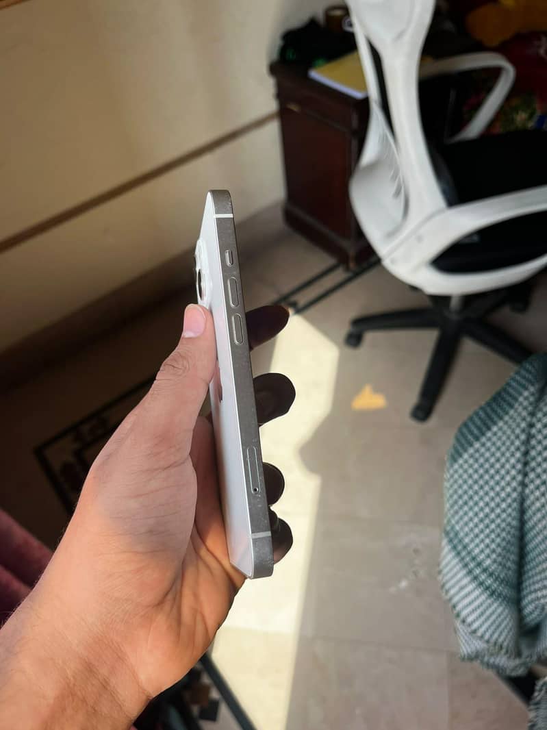 Apple iPhone 13 2