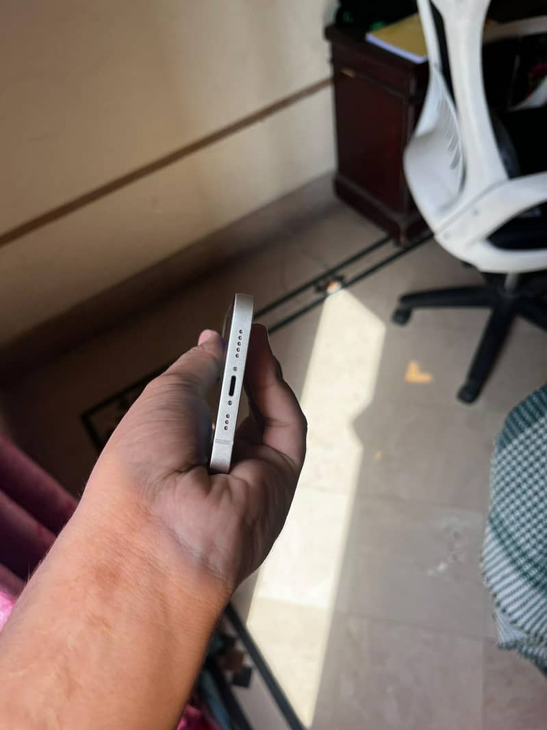 Apple iPhone 13 3