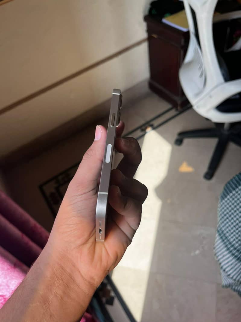 Apple iPhone 13 4
