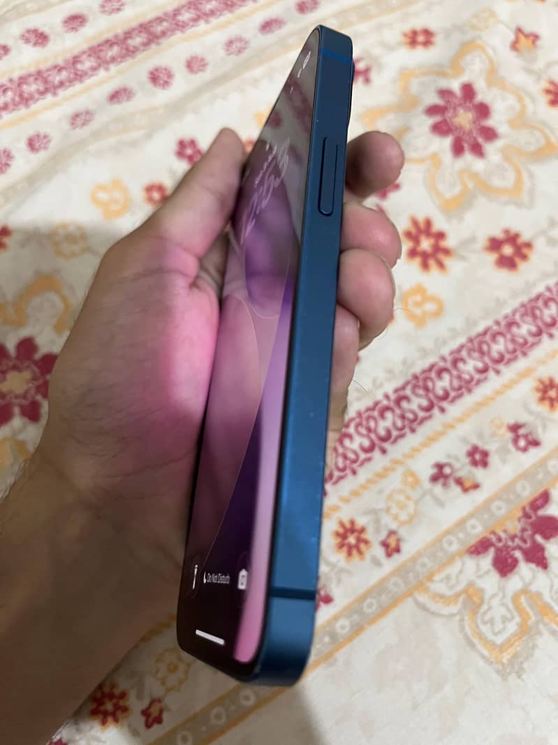 Apple iPhone 13 mini 8