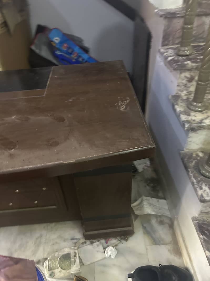 Computer table 0