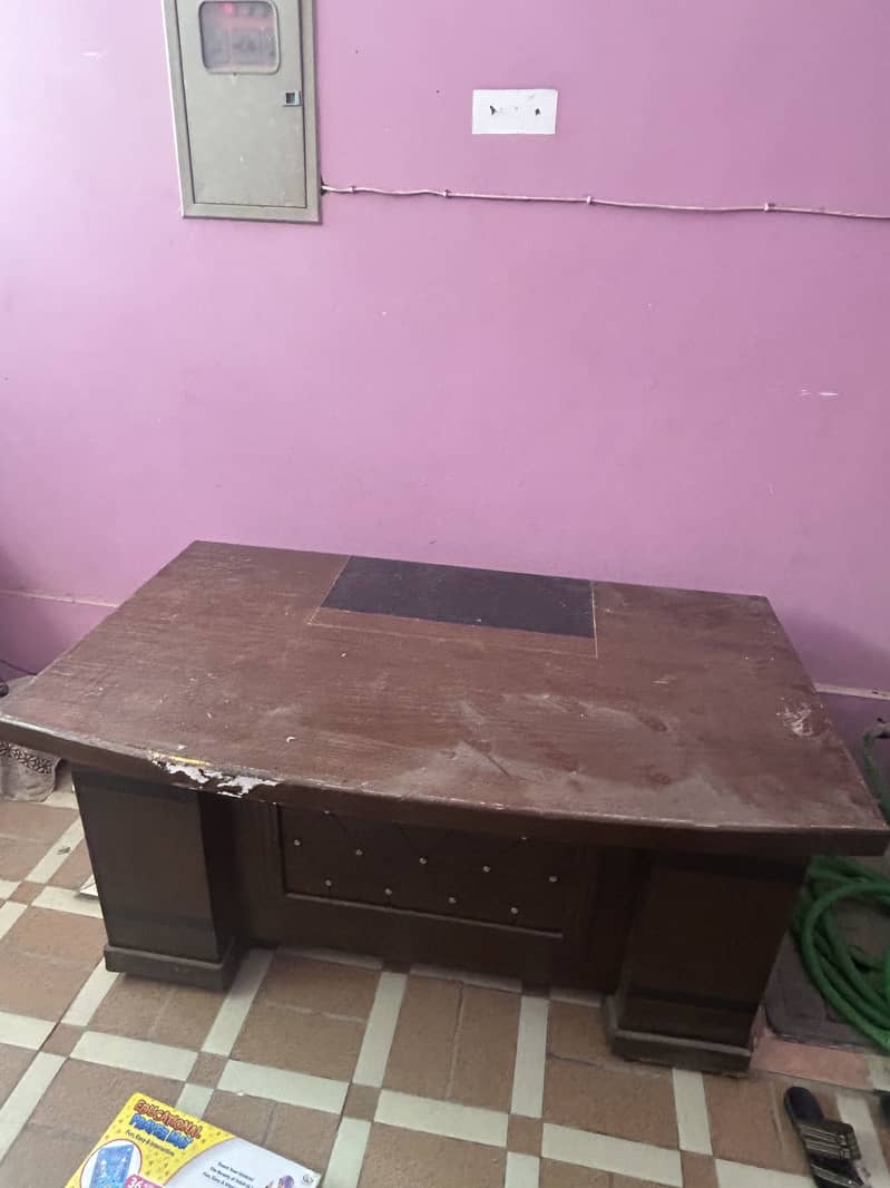 Computer table 1