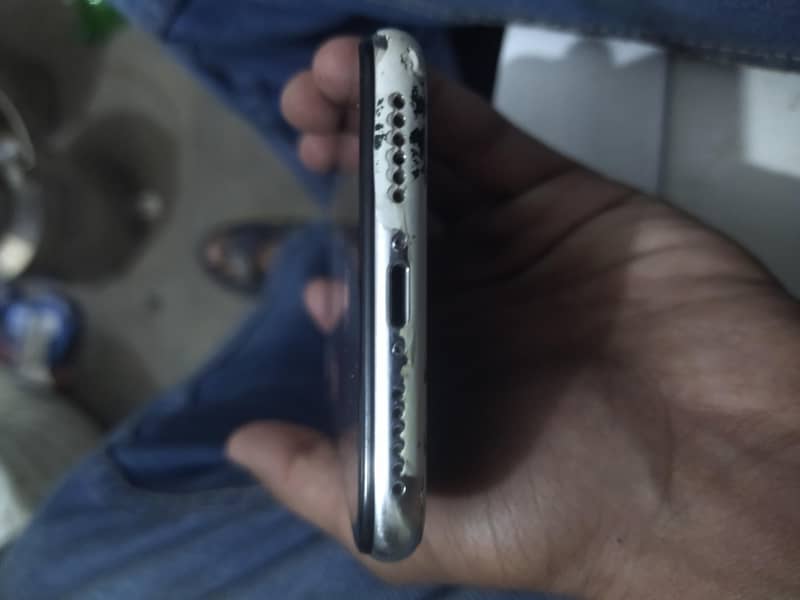 Apple iPhone X 4