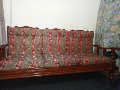 Beautiful Wooden Sofa Set – Good Condition