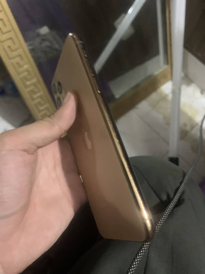 Apple iPhone 11 Pro Max 1