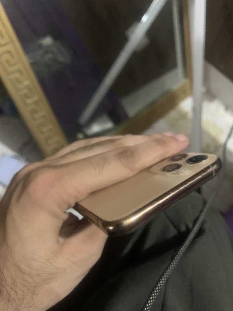 Apple iPhone 11 Pro Max 6