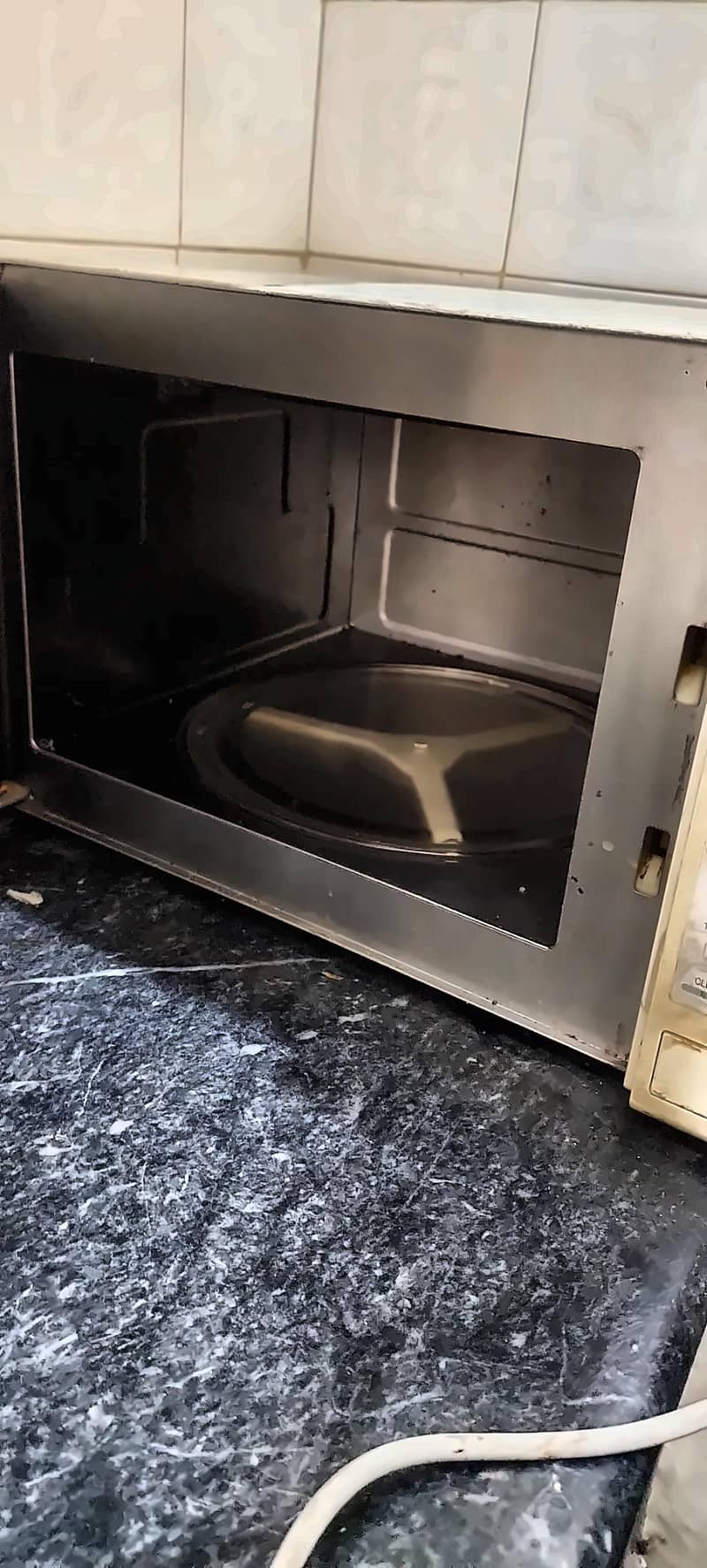 Microwave oven 4