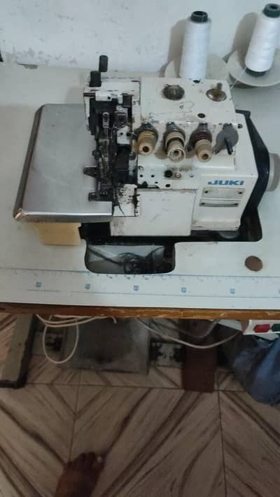 JUKI OVERLOCK MACHINE