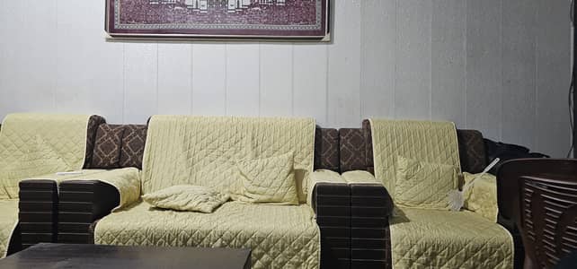 7 seater sofa and cousin cover in good condition