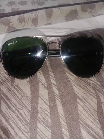 Classic LEAF Aviator Sunglasses with Dark Lenses - Black Metal Frame