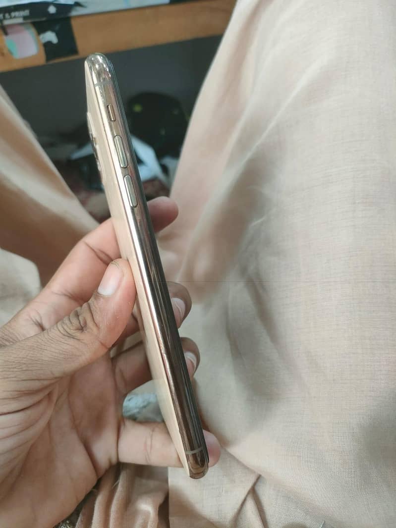 Apple iPhone 11 Pro Max 1