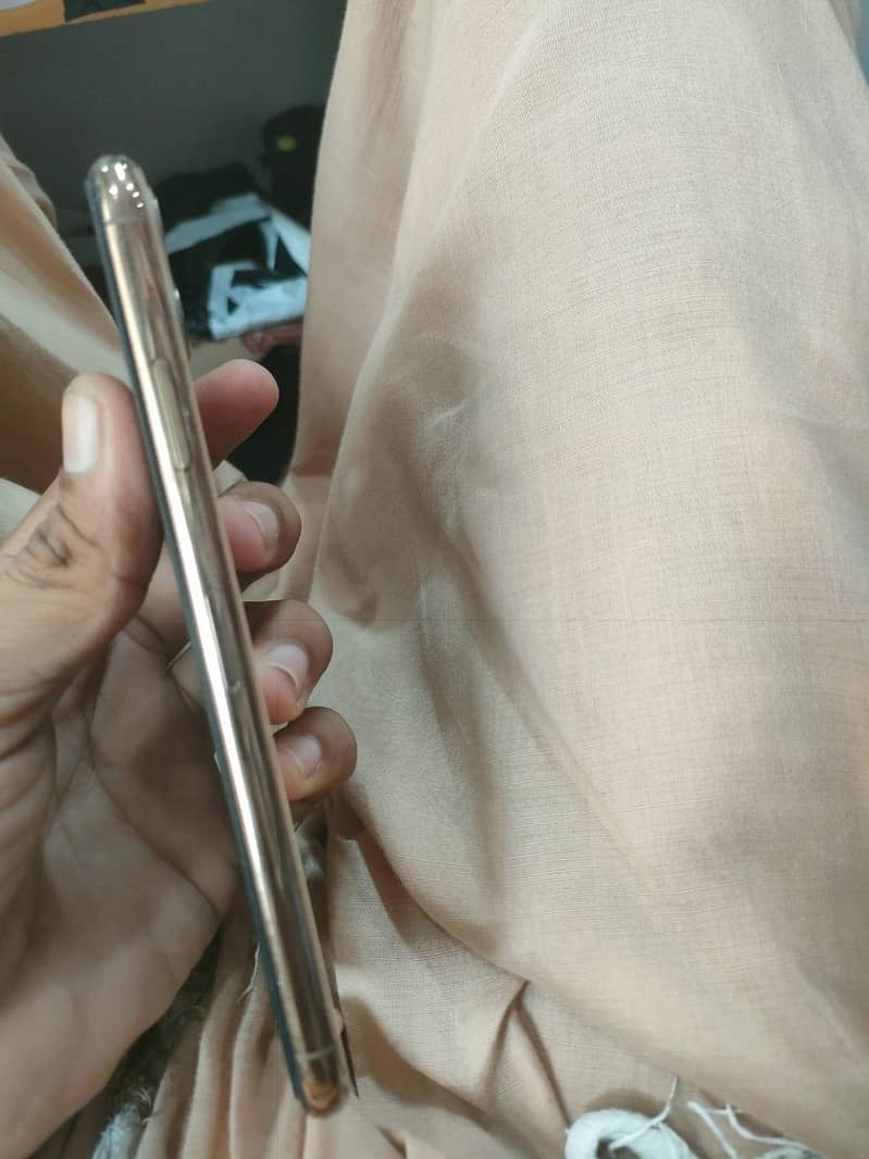 Apple iPhone 11 Pro Max 3