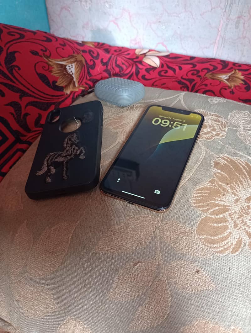 Apple iPhone XS 0