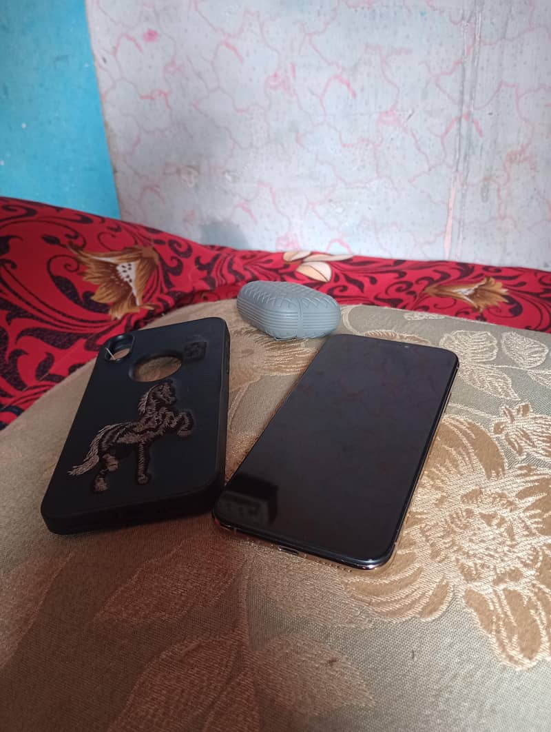 Apple iPhone XS 1
