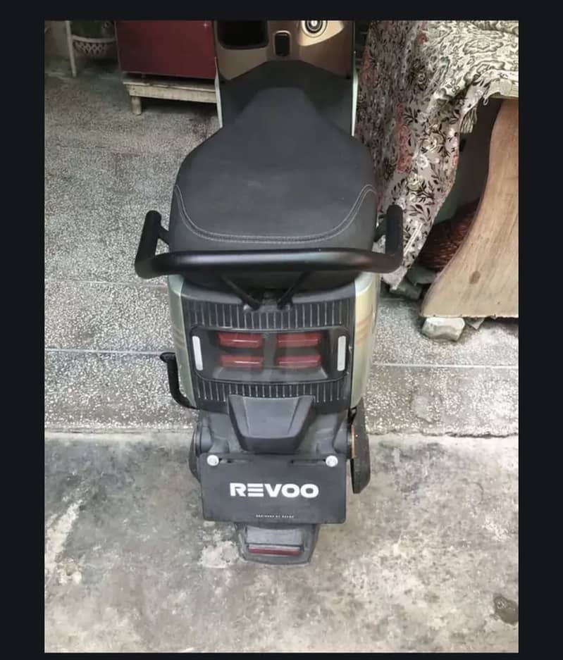 Revoo A11 2