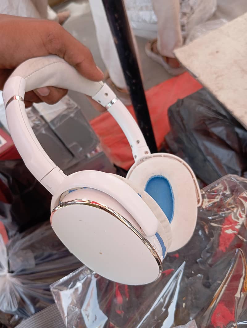headphone 0