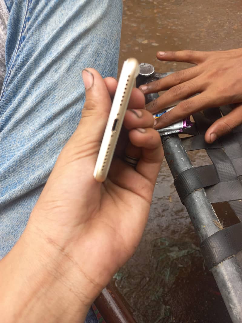 Apple iPhone 7 Plus 4