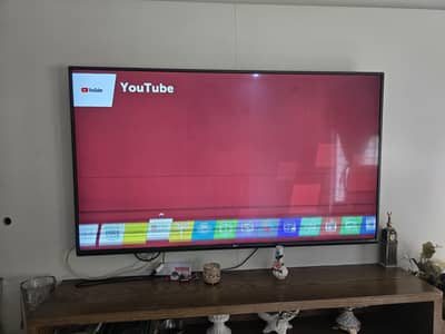 LG led  65" with minor lines