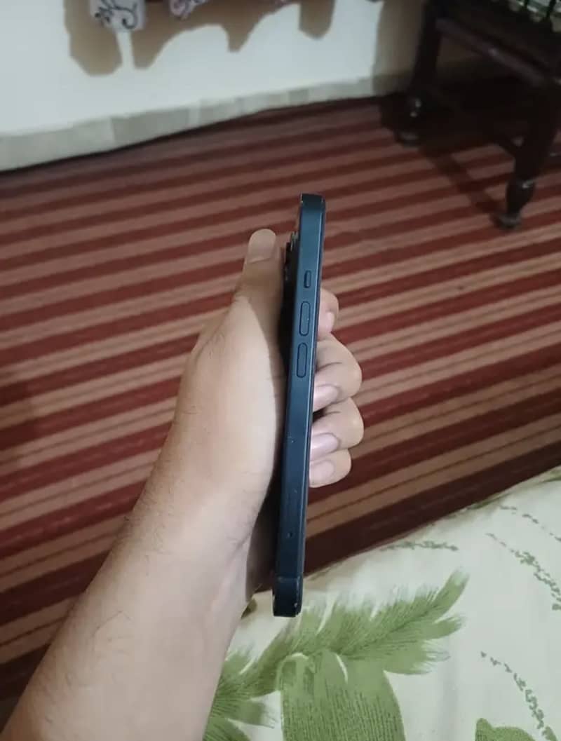 Apple iPhone 13 2