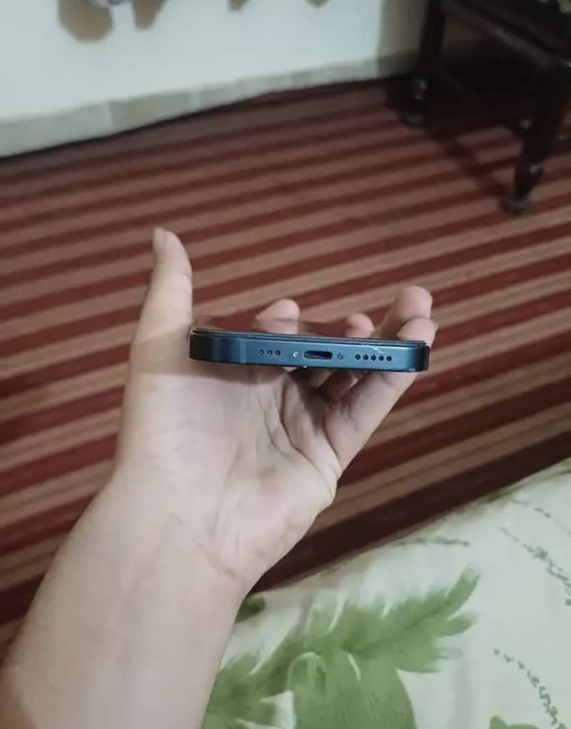 Apple iPhone 13 4