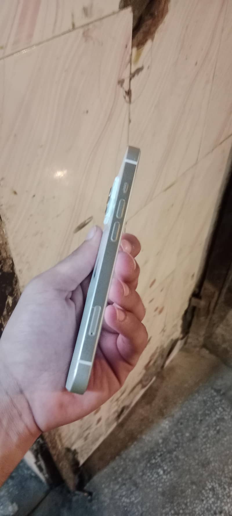 Apple iPhone 13 2