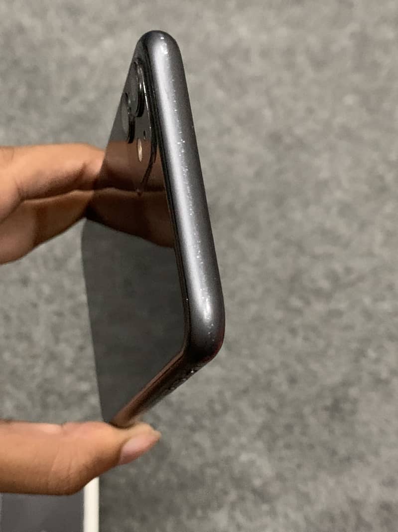 Apple iPhone 11 3