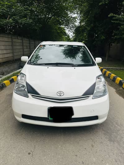 Toyota Prius 2011 better option from corolla city