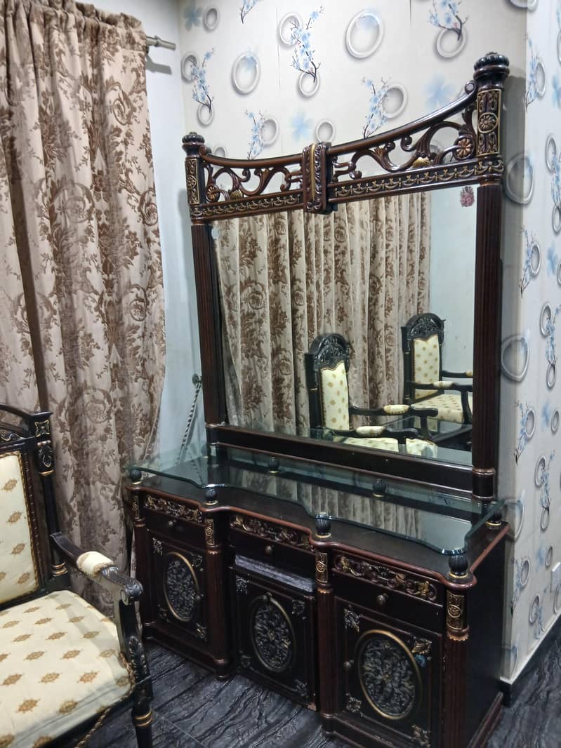 Bed side tables & dressing table 2